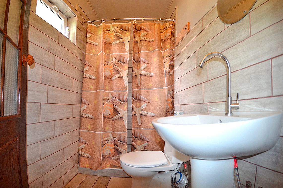 Коттедж №4. Семейный 2-комнатный 4-местный номер