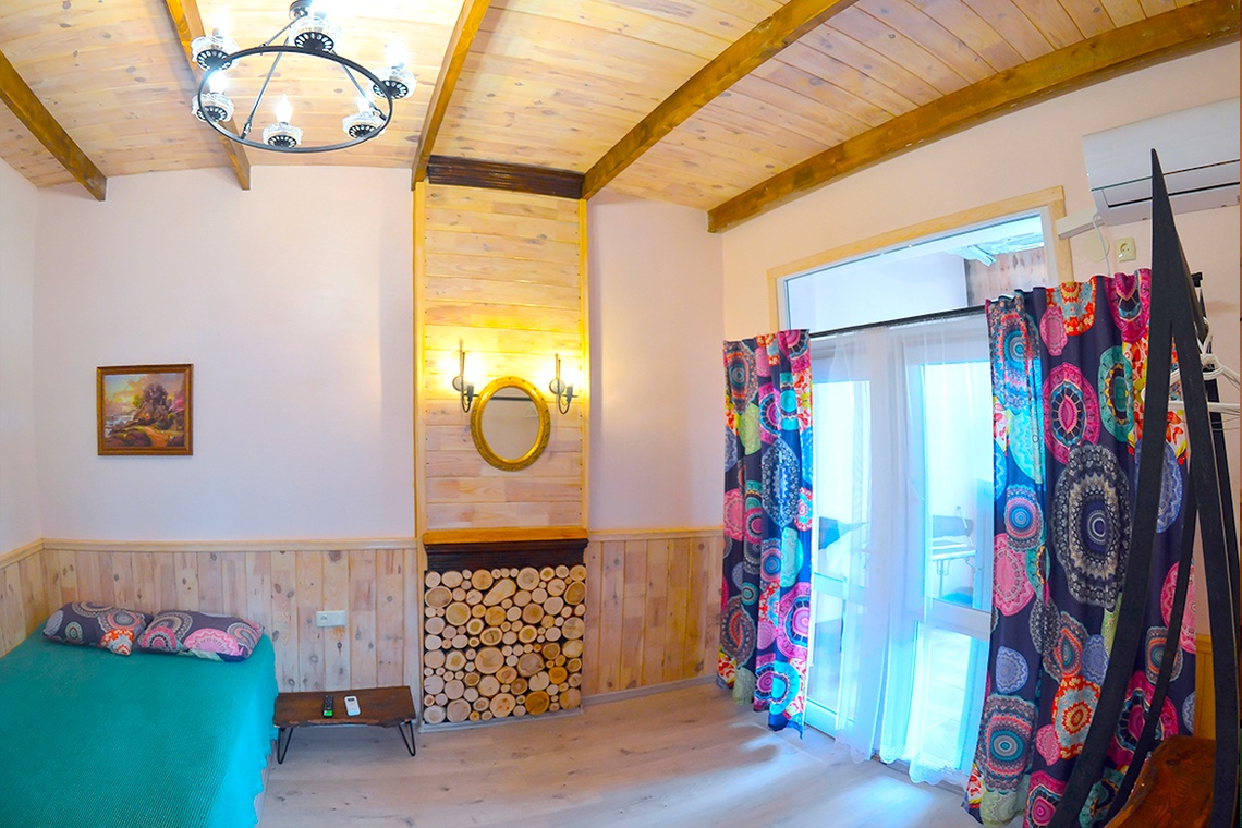 Коттедж №4. Семейный 2-комнатный 4-местный номер