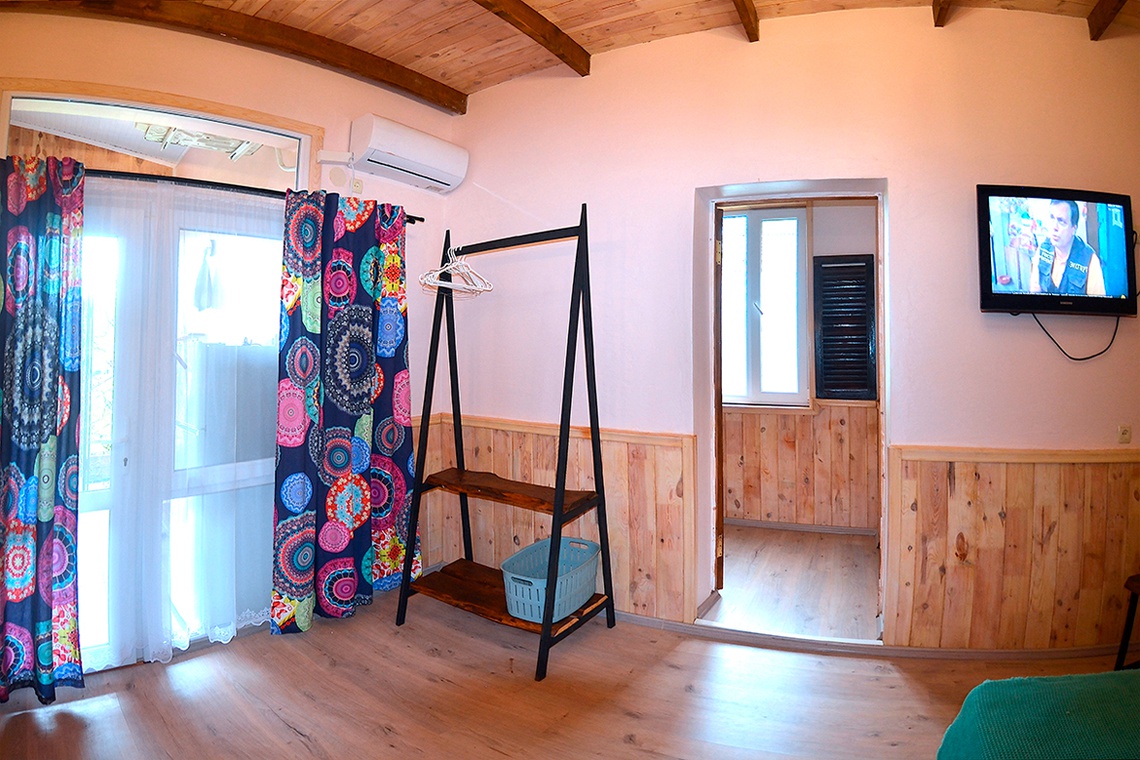 Коттедж №4. Семейный 2-комнатный 4-местный номер