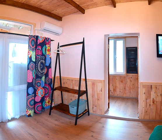 Коттедж №4. Семейный 2-комнатный 4-местный номер